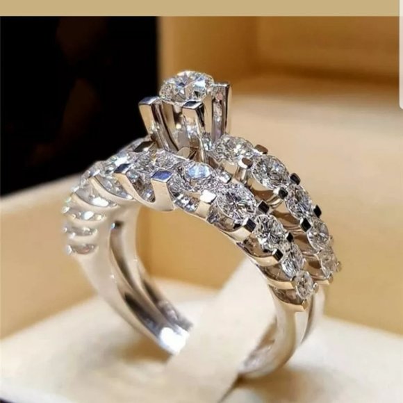 New Gorgeous women silver 925 white sapphire ring - Picture 2 of 2